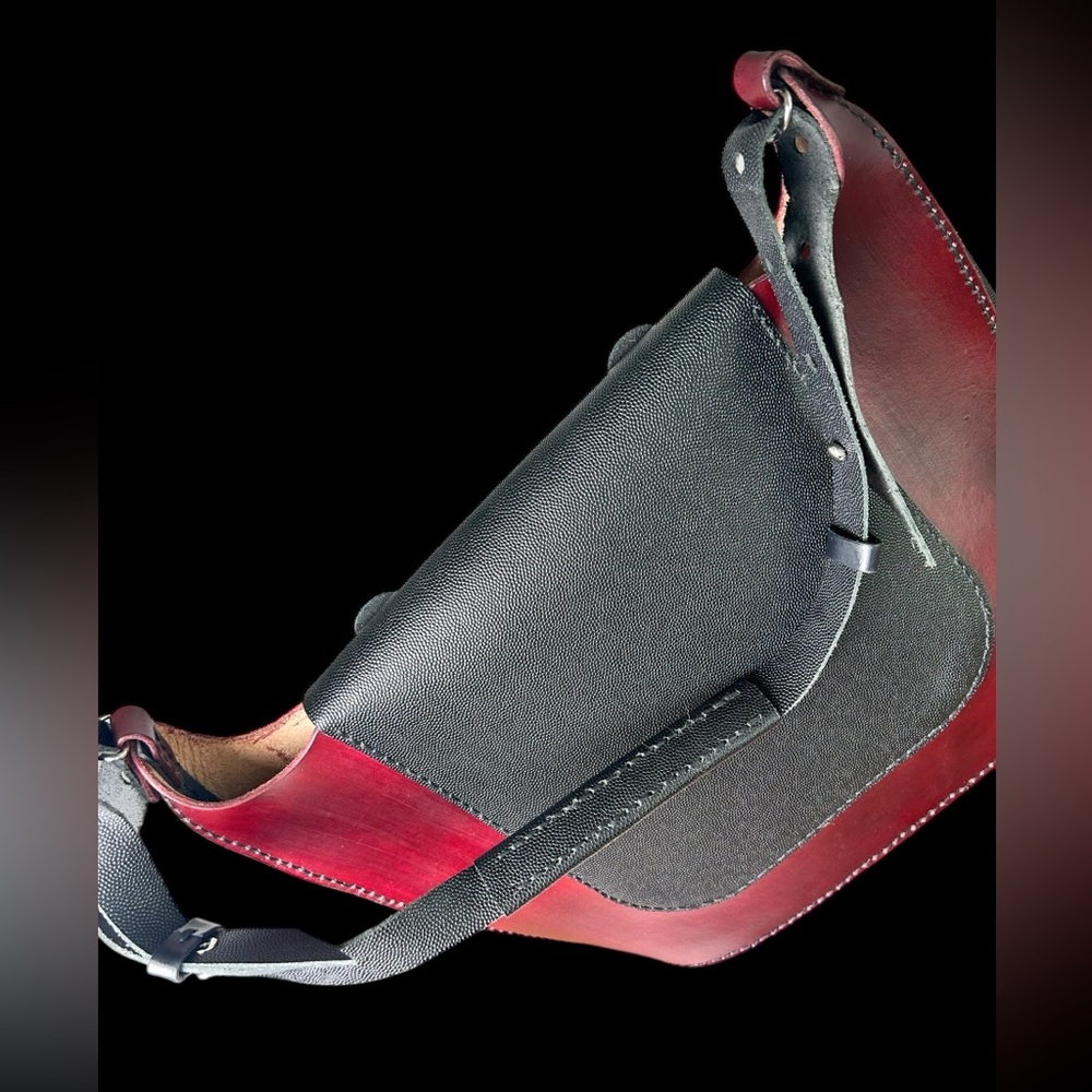 Handmade Leather Single Strapped Bag Black/ Burgundy - Picture 6 of 13